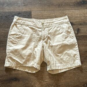 Columbia khaki shorts 10‎